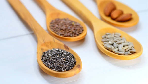 Los ingredientes naturales de nuestra granola artesanal: una opción saludable y sabrosa.